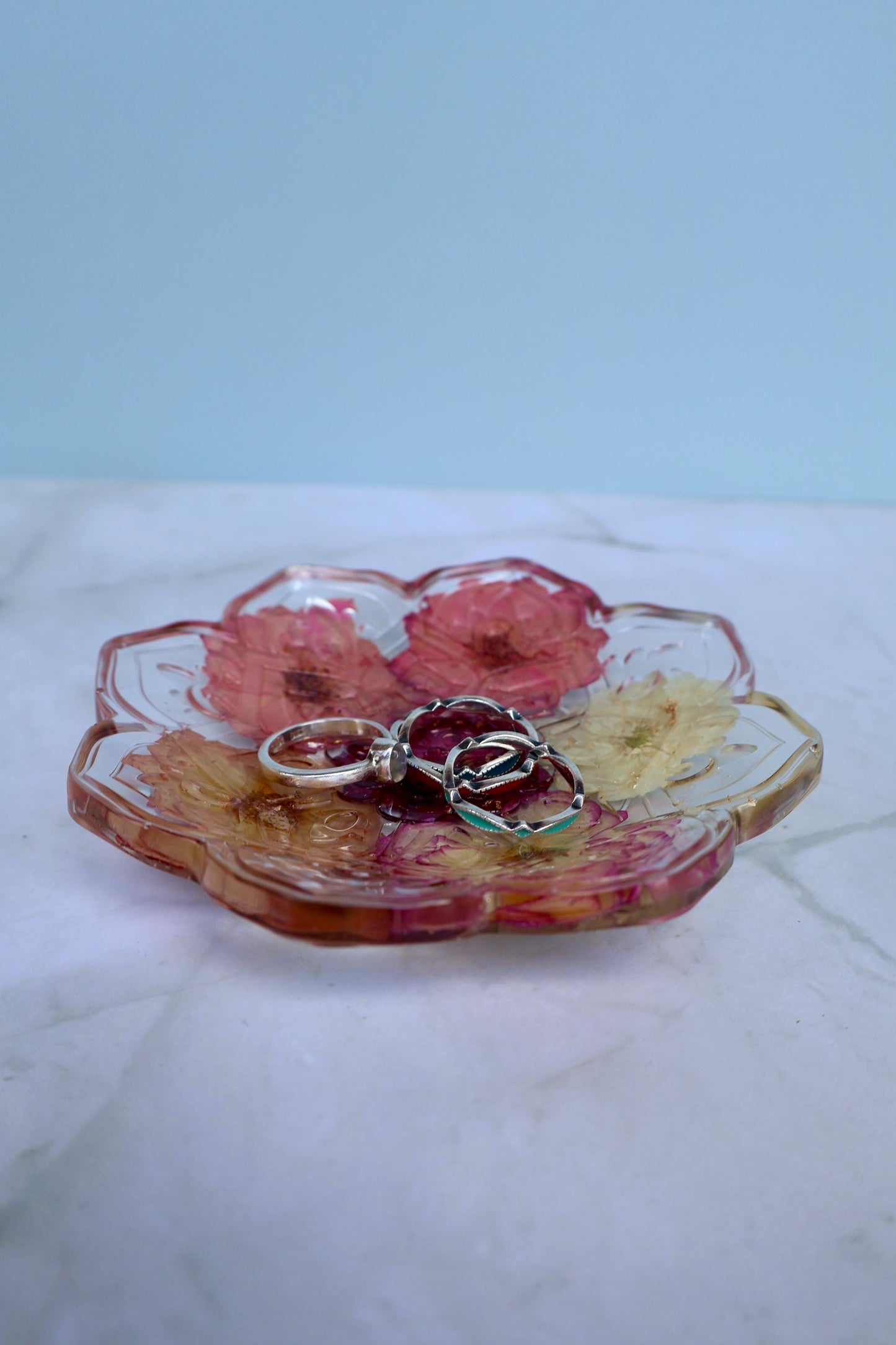 Pressed Flower Resin Trinket Tray: Botanical Decor