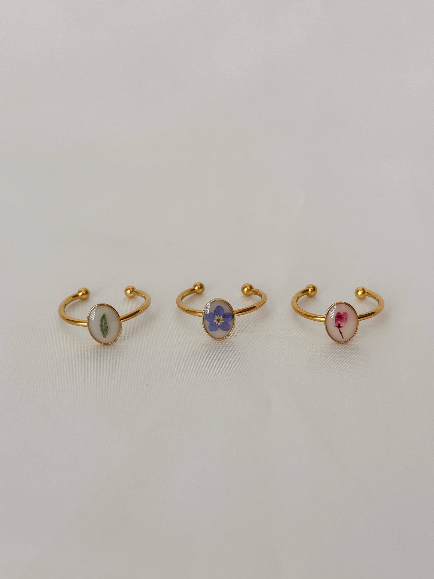 Dainty Pressed Flower Adjustable Ring (Oval)
