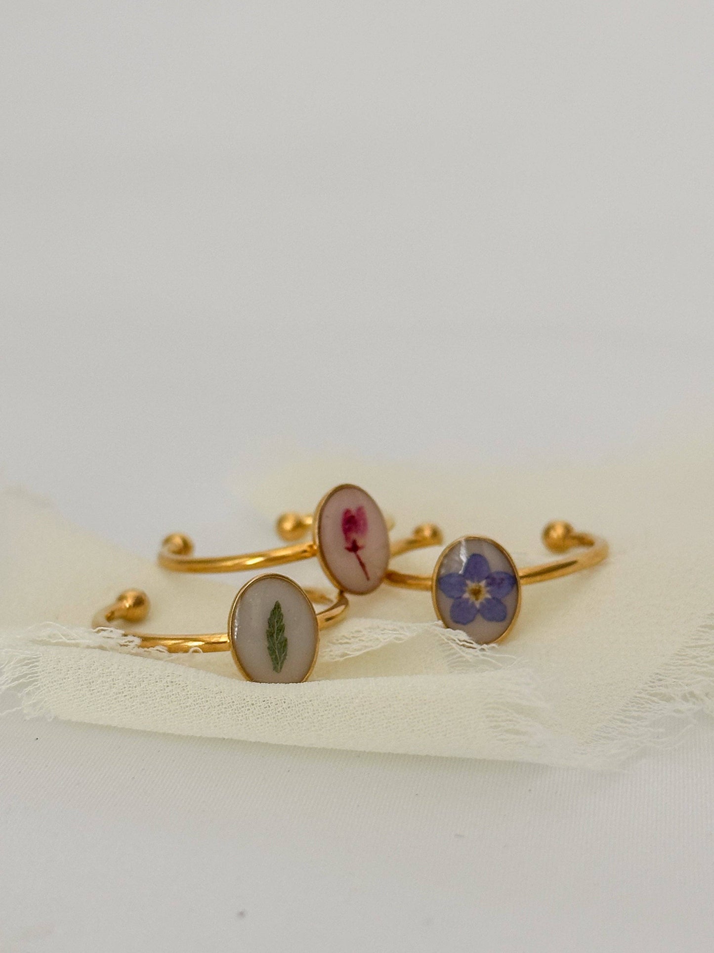 Dainty Pressed Flower Adjustable Ring (Oval)