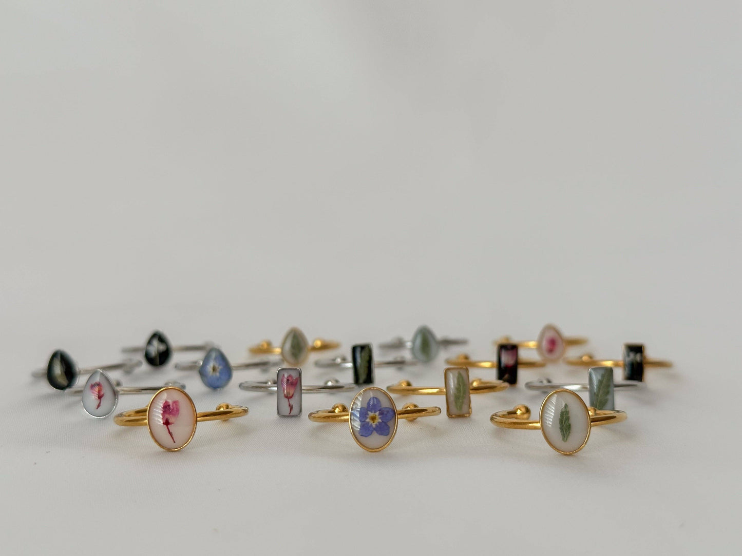 Dainty Pressed Flower Adjustable Ring (Oval)