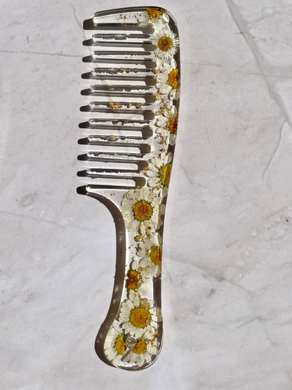 Pressed Flower Hair Comb: Floral Hair Accessory