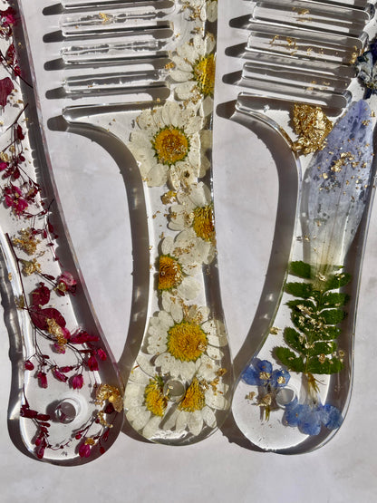 Pressed Flower Hair Comb: Floral Hair Accessory