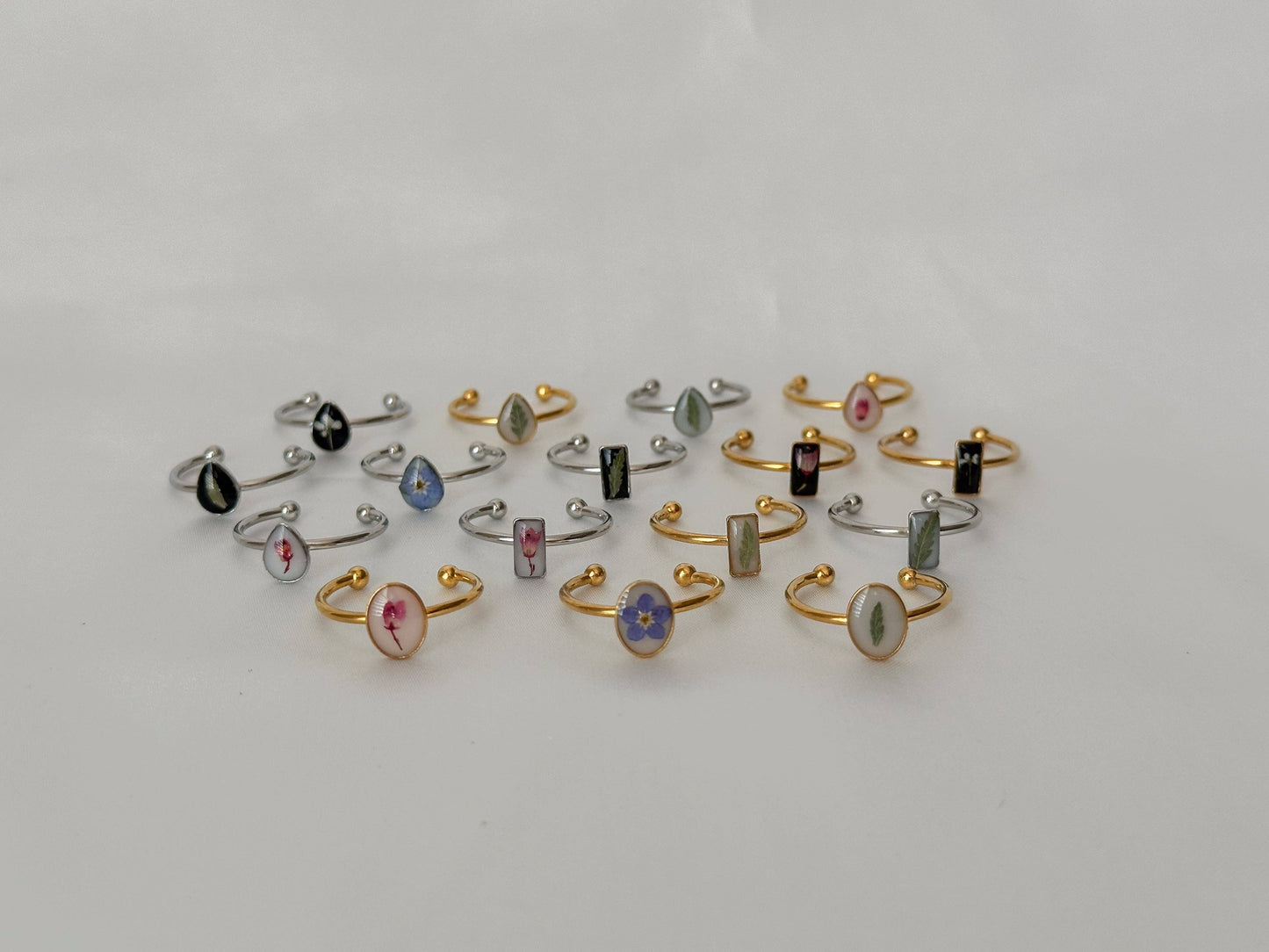 Dainty Pressed Flower Adjustable Ring (Oval)