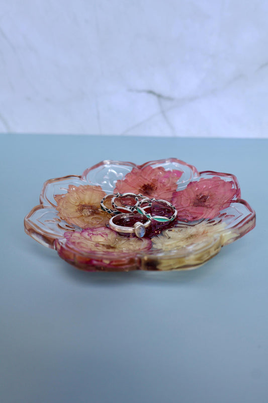 Pressed Flower Resin Trinket Tray: Botanical Decor